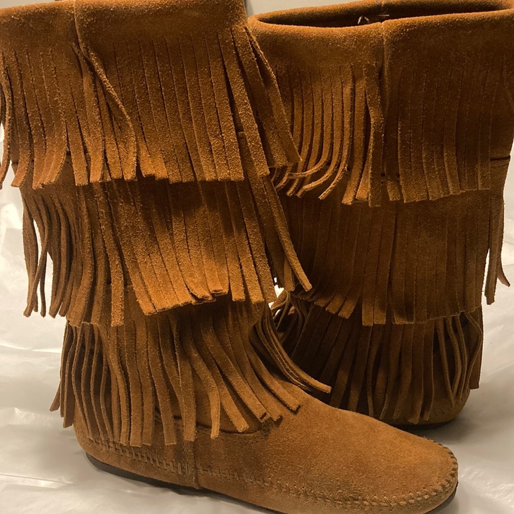 Minnetonka Fringe Moccasins Leather Suede Boots. size8